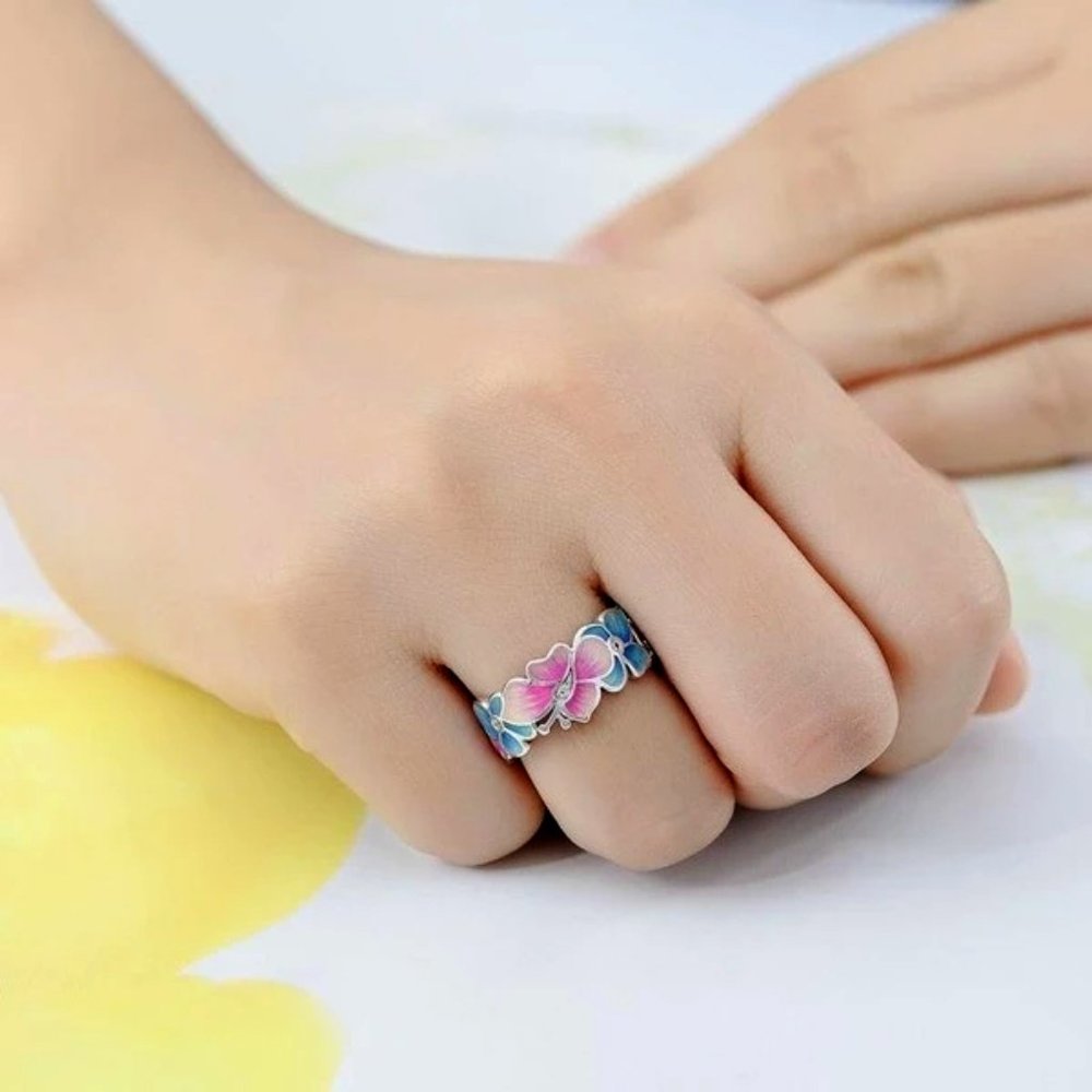 🎉Host Pick🎉Silver ring with accents of butterflies and flowers. - Picture 2 of 2